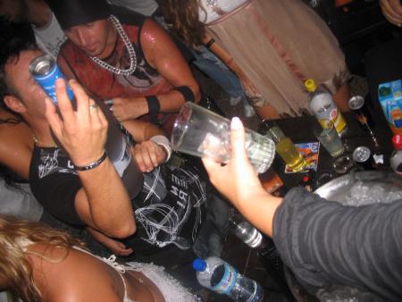 giv� h�r  m0r� dr!nk